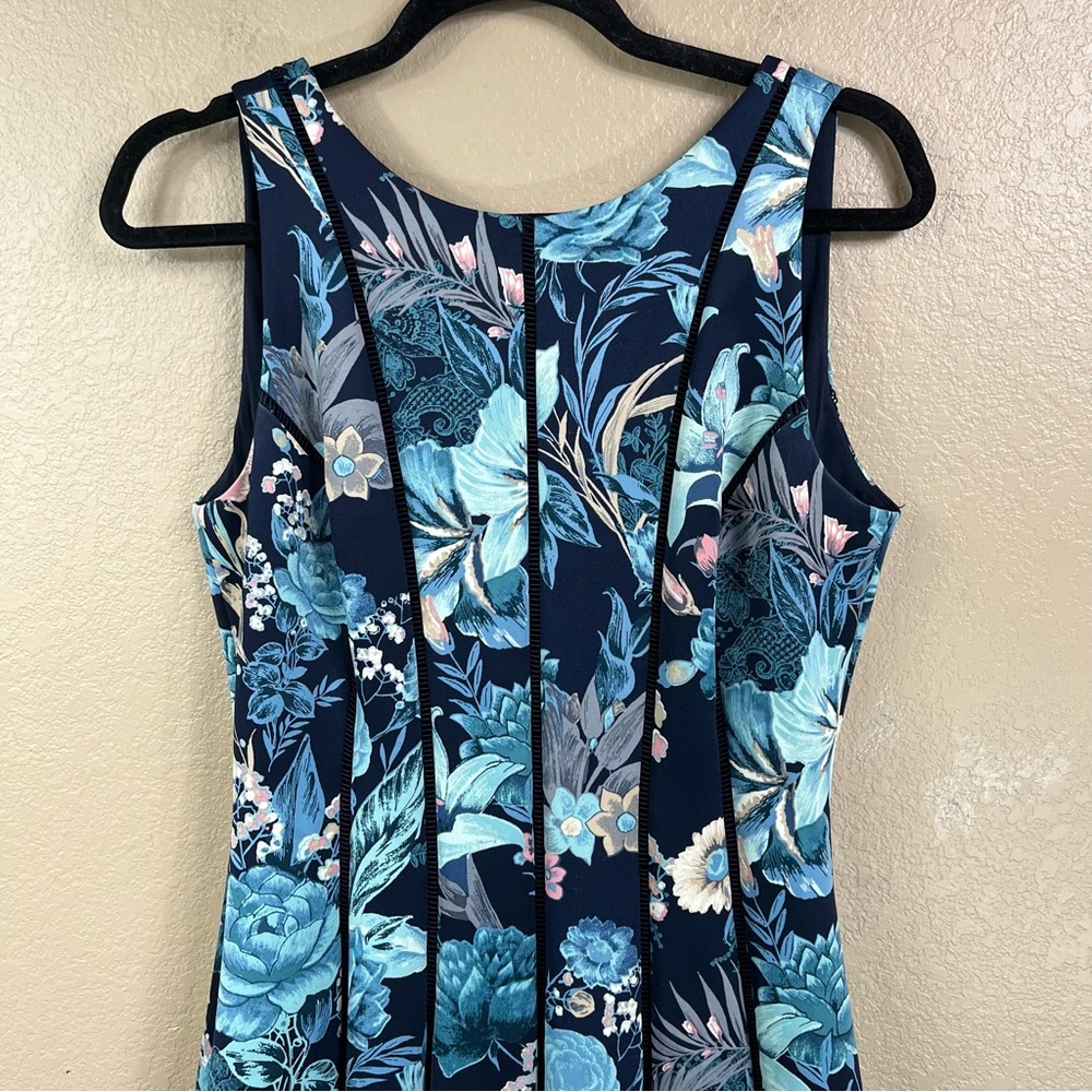 WHBM sleeveless floral fit and flare mini dress. - Picture 4 of 9